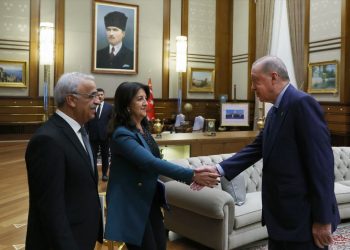 Pêvajoya aştiyê ya kurdî-tirkî di çarçoveya “kêliya Trumpî” de mezin dibe