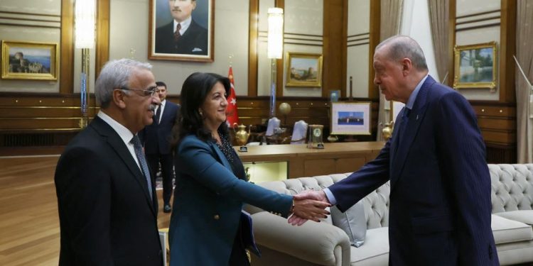 Pêvajoya aştiyê ya kurdî-tirkî di çarçoveya “kêliya Trumpî” de mezin dibe