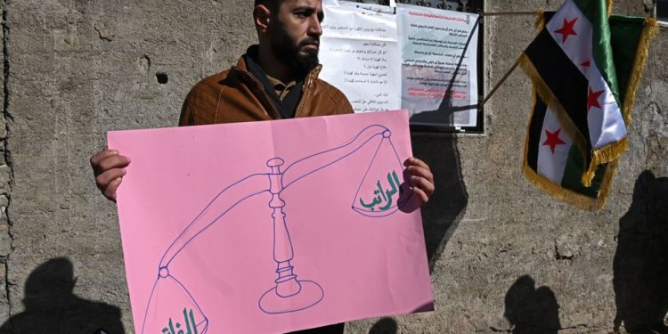 Berdêla mezin di Sûriyayê de: Serweriya derve li beramberî çewisandina hundirîn