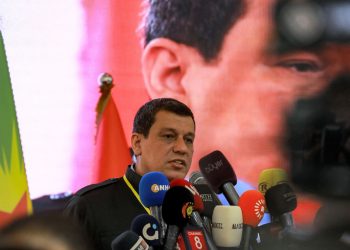 المونيتور: “قسد” أكثر وضوحاً بعد السويداء.. و”الشرع” في أضعف لحظاته