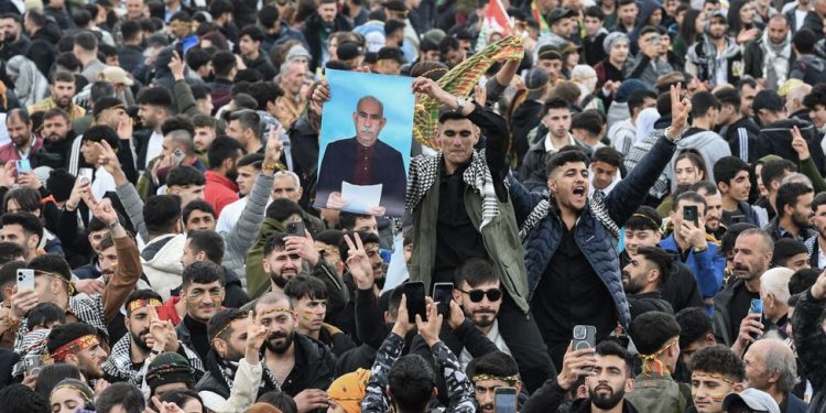 أوجلان.. رسائل في الحرب والسلام