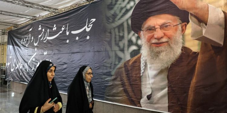 كيف يمكن النظر إلى النظام الإيراني؟