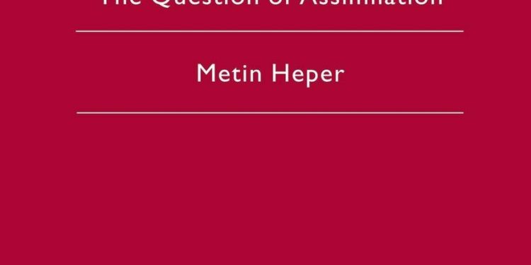 الدولة التي لا ترى المجتمع: مراجعة نقدية لكتاب متين هيبر “الدولة والكرد في تركيا: مسألة الاستيعاب”